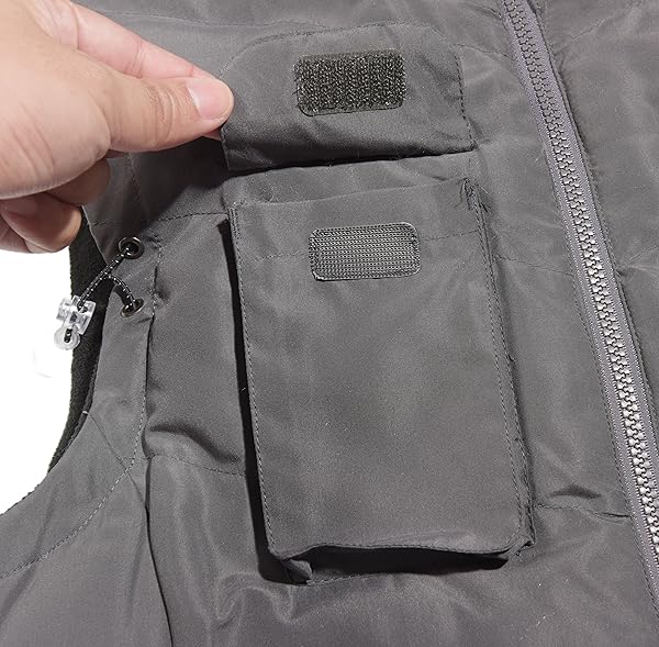 1 chest cargo pocket. 