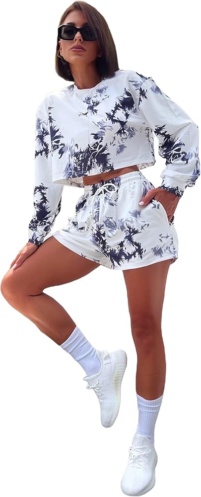 WDIRARA Women's Graphic Print Long Sleeve Crop Tee and Shorts Tracksuits Sprots Set